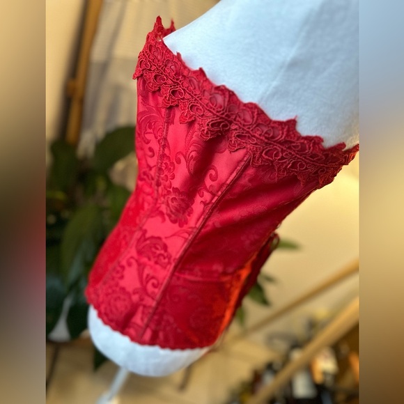 Fredrick’s of Hollywood red lace corset - Picture 9 of 9